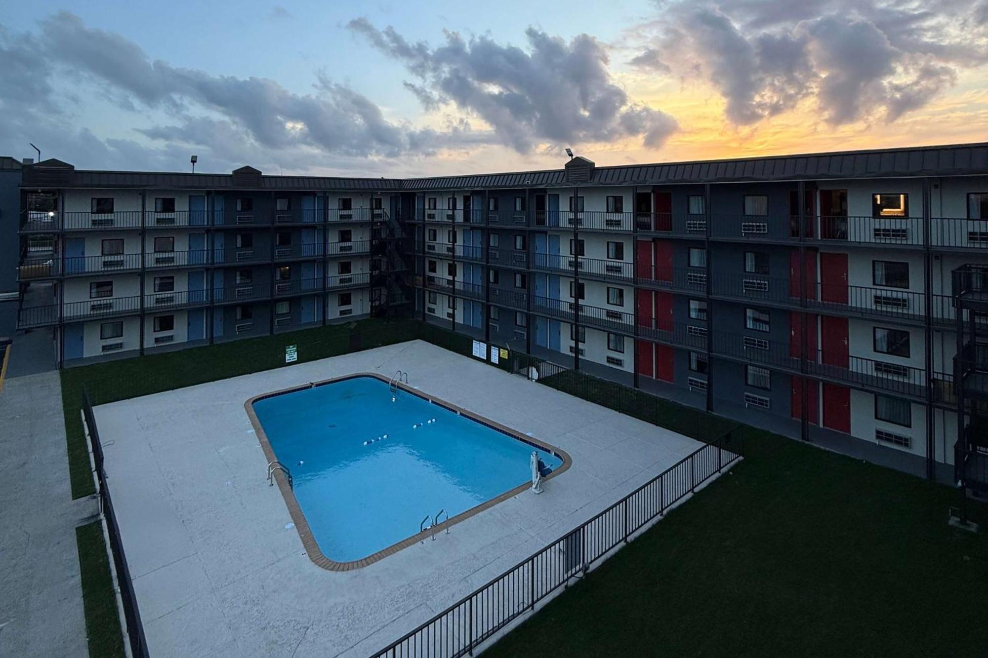 Days Inn By Wyndham Kenner/New Orleans Airport South 외부 사진